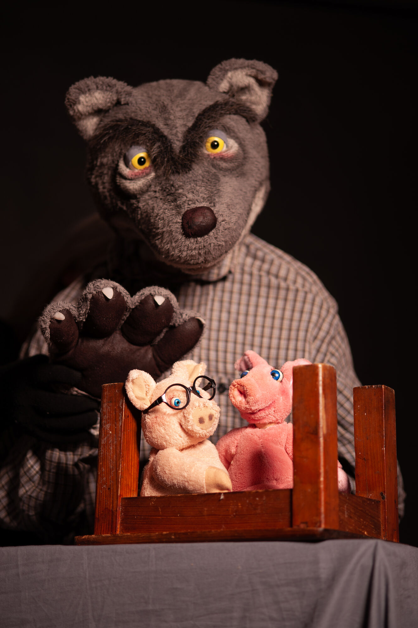 Schleich Wolf Lilliputiens - Fingerpuppenset Die DREI Kleinen Schweinchen -  4 Lustige Figuren - Sensorisches Und Interaktives Spielzeug Für Babys -  Fingerspielzeug Für Frühförderung - Ab 12 Monaten - 83408 Wolf Stofftier  Groß, image size:1331x2000